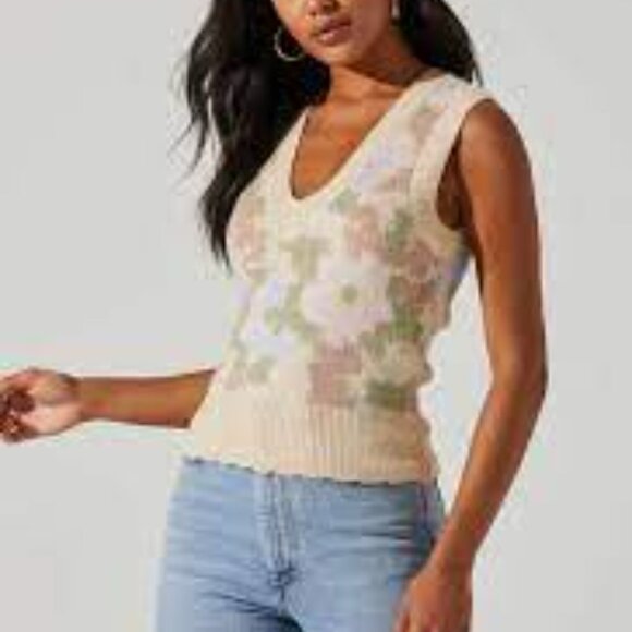 Astr Sweaters - ASTR THE LABEL Women's Pink Beige Floral Pattern Knit Pullover Vest S NWT